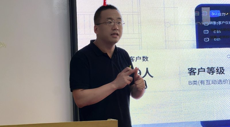 外贸短视频怎么拍?2026年TikTok和Facebook新手获客全流程指南
